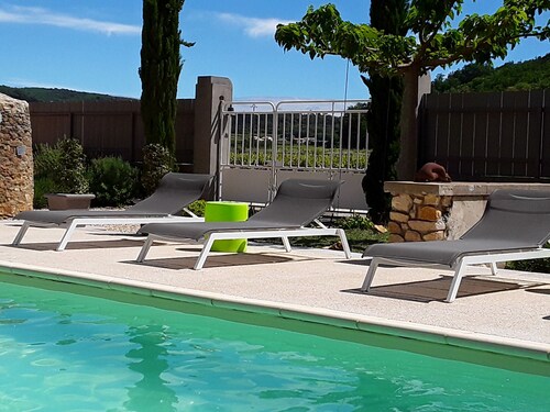 Cottage with pool for 2 to 3 people in the Gard between Uzès and Avignon     