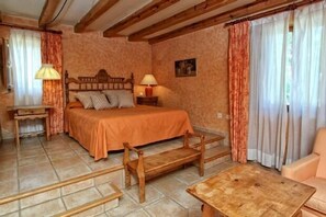 14 bedrooms, desk, iron/ironing board, WiFi