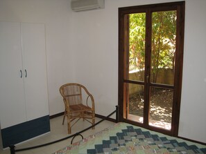 1 bedroom - Vacation Apartment in Sicily close to Siracusa directly on the beach 2-4 persons (Brucoli)