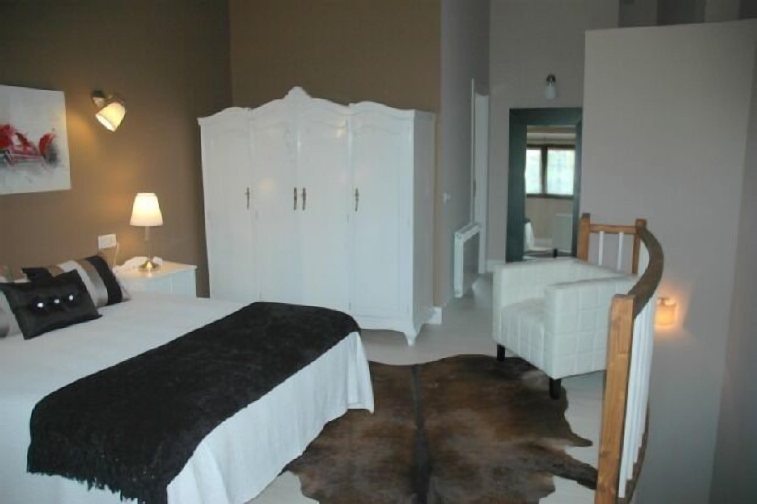 1 多间卧室、熨斗/熨衣板、WiFi、床单