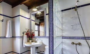 Bathtub, hair dryer - Self catering Tres Pinos, Lina Medina y Anastasio for 6 people (Villa de Mazo)