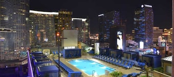 Las Vegas 2 Brm on Strip New Years Next to MGM Grand