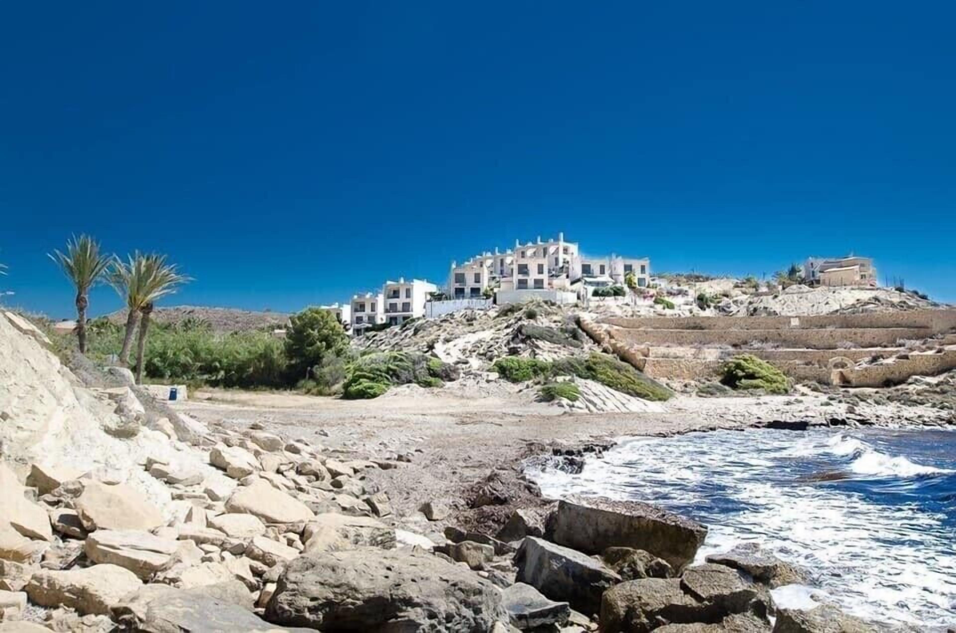 Vlak bij het strand, ligstoelen