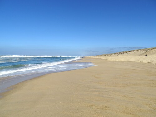 Fancy the ocean? 500 m from the beach, wifi fiber, bed linen, terrace, pool, parking