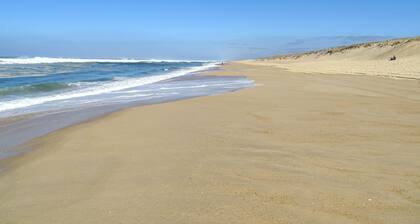 Fancy the ocean? 500 m from the beach, wifi fiber, bed linen, terrace, pool, parking