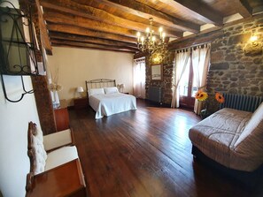 5 habitaciones, cuna de viaje, wifi gratis y ropa de cama 