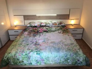 2 bedrooms, bed sheets