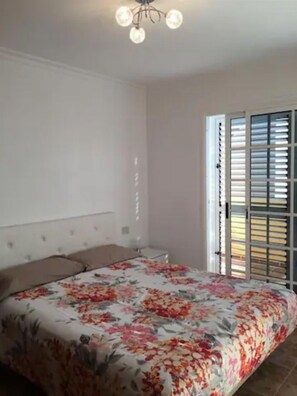 2 bedrooms, bed sheets