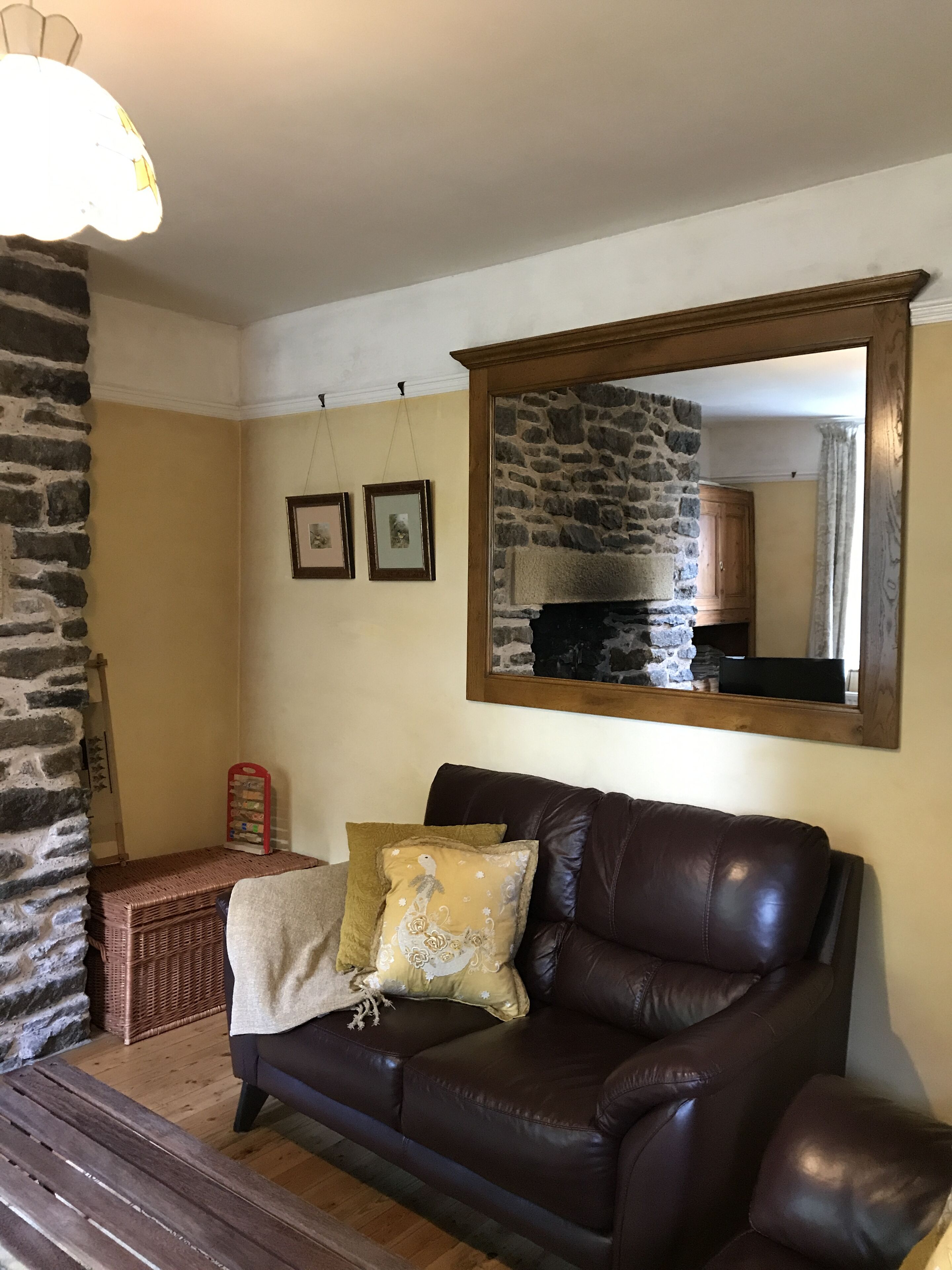 Torside Holiday Cottage in Stunning Peak Cavern Gorge, Castleton