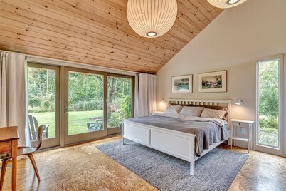 Coastal Serenity Meets Modern Elegance - a Retreat for Relaxing or Working