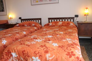3 chambres, bureau, fer et planche à repasser, accès au Wi-Fi (inclus)
