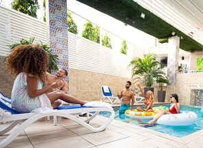 Alberca techada y alberca climatizada