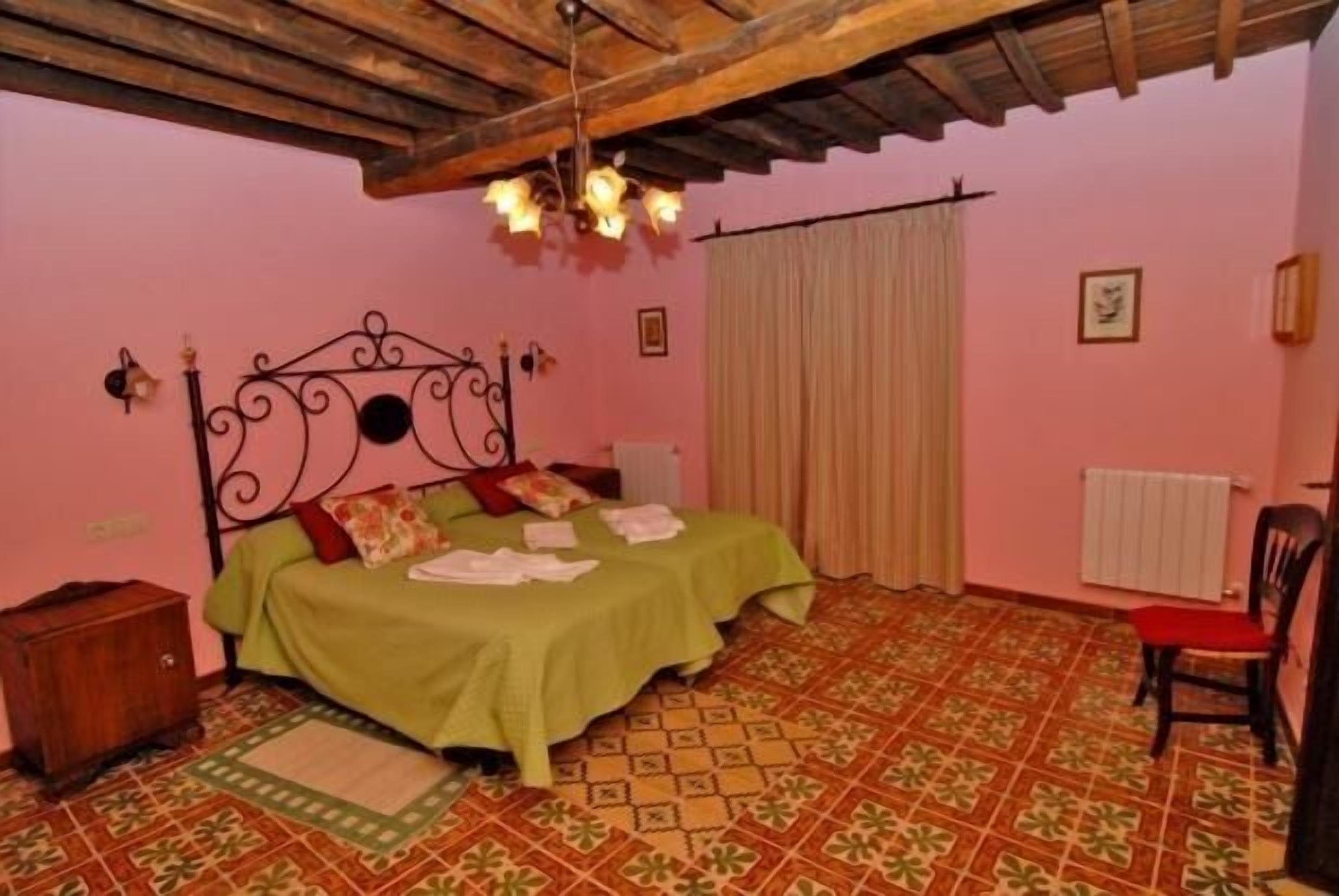 Casa Rural Sietevillas Padel ***** offer children