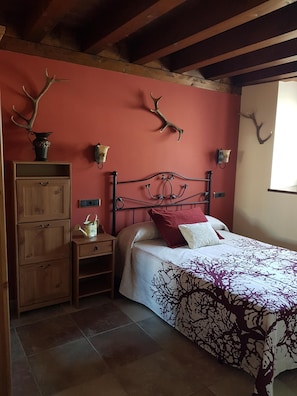 5 bedrooms, iron/ironing board, travel crib, free WiFi
