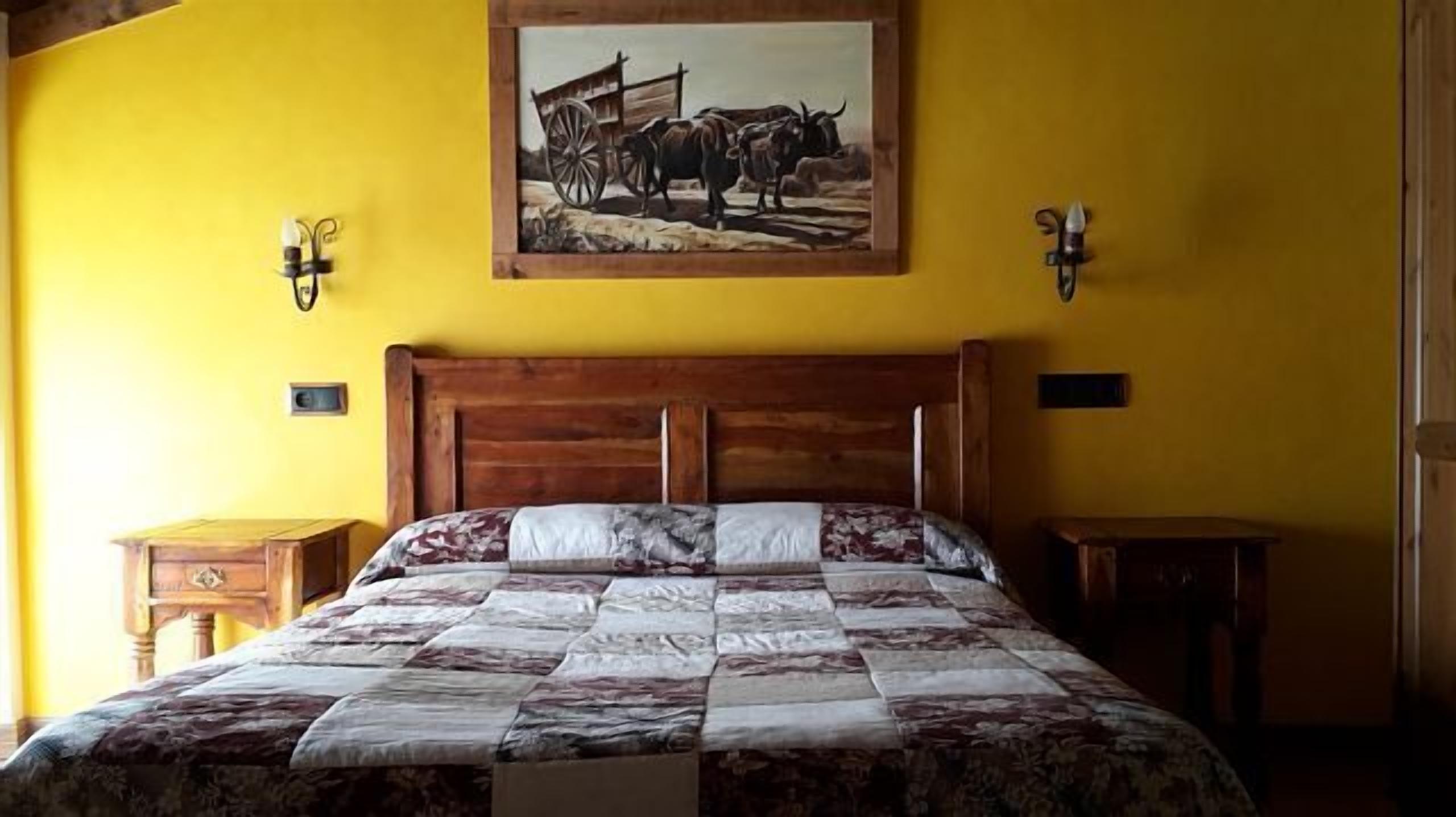 Self catering La Cabaña de Mozoncillo for 10 people