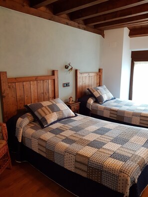 5 bedrooms, iron/ironing board, travel crib, free WiFi - Cottage (full rental) La Cabaña for 10 people (Ibeas de Juarros)