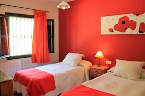 3 bedrooms, desk, iron/ironing board, free WiFi - THE WONDERS "OFFER" (Jaén)