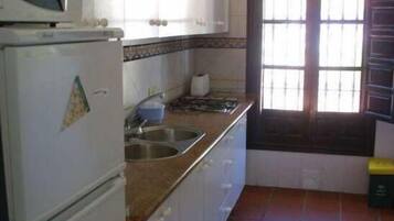 Frigorífic, microones, cafetera i tetera i torradora