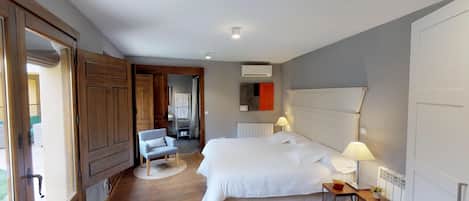 1 habitación, tabla de planchar con plancha, wifi gratis y ropa de cama