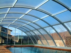 Indendørs pool