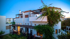 A modern two-story house with a covered patio and outdoor seating area. - Spacious sea view studio  ATHENA  for 2-3 persons in Rhodes - Ialysos (Rhodes)