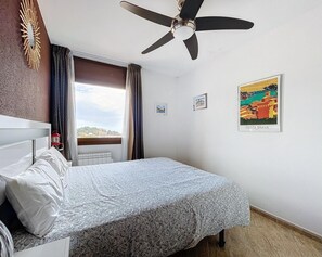 2 bedrooms, iron/ironing board, internet, bed sheets - Sea views apartment pool in Sa Gabarra (Tossa de Mar)