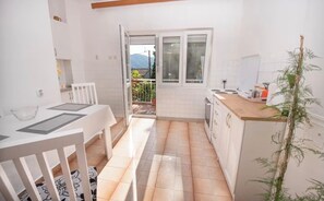 Cookware/dishes/utensils - Risan Apartment, Boka Bay (Risan)