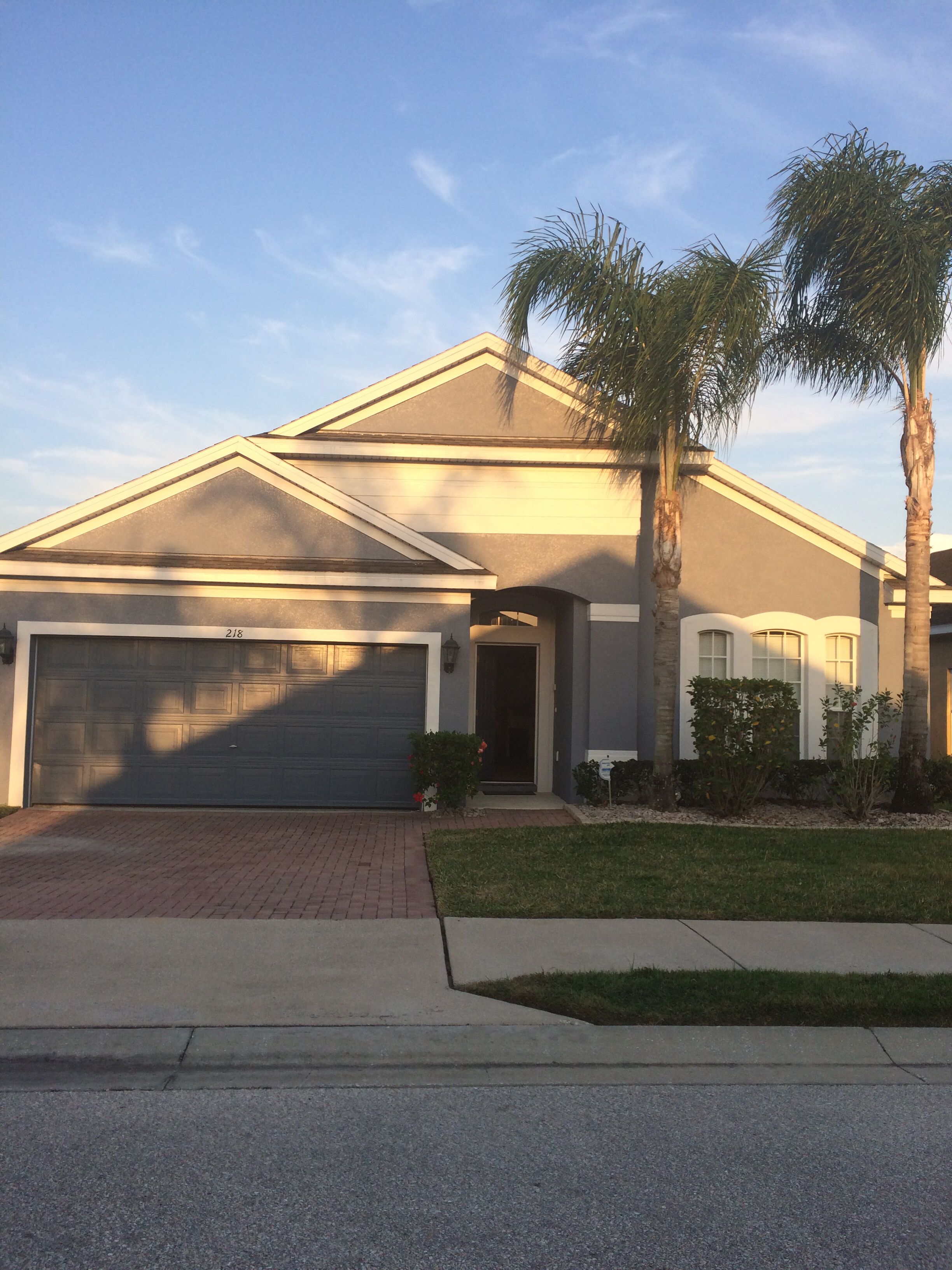 Luxury 4 Bedroom, 2 Master En Suites, 3 1/2 Bath Pool Home with Spa