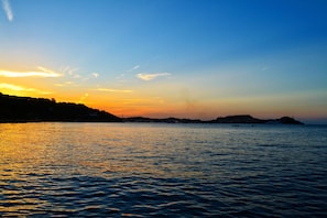 Plage, chaises longues