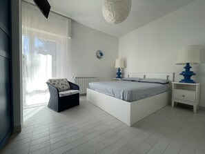 3 chambres, coffres-forts dans les chambres, bureau