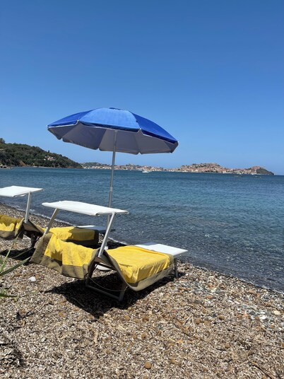 Villa surrounded by greenery with spectacular views of the Gulf of Portoferraio