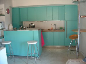 Fridge, stovetop, coffee/tea maker, electric kettle