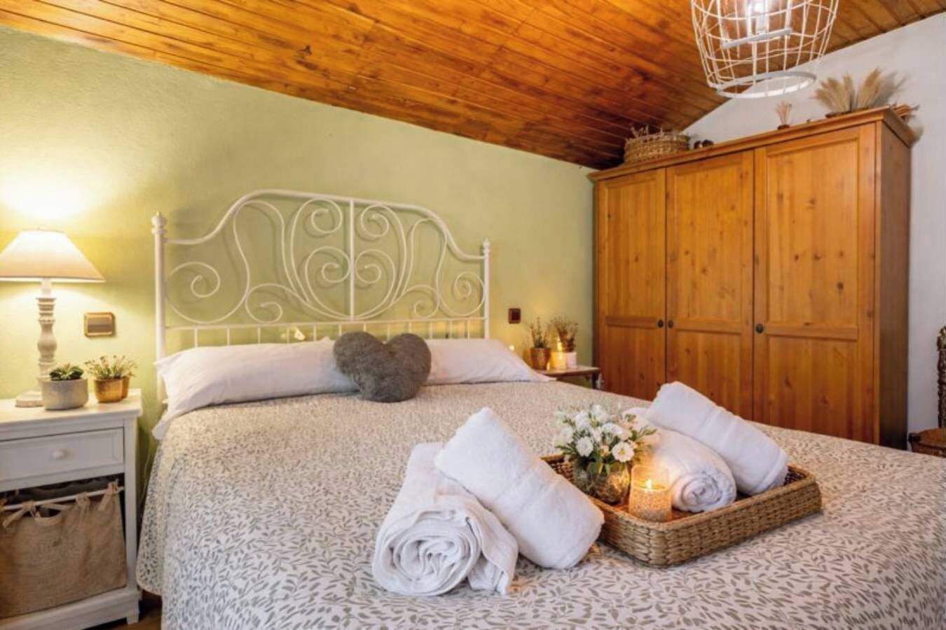 2 chambres, fer et planche à repasser, lit parapluie, Wi-Fi gratuit