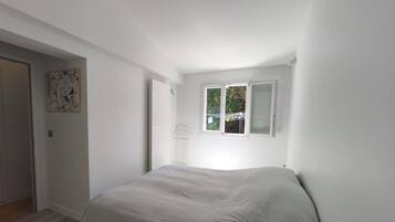 3 bedrooms, iron/ironing board, free WiFi