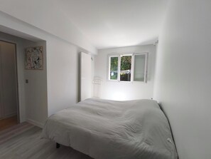 3 bedrooms, iron/ironing board, free WiFi - Architect-designed villa for 8 people close to the beach (Saint-Palais-Sur-Mer)
