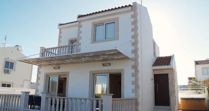 Villa Luigi DPSI8-Two Bed Villa in a walking distance to Protaras beach