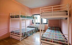4 bedrooms, WiFi, wheelchair access