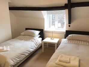 3 bedrooms, iron/ironing board, free WiFi, bed sheets - March Cottage Terraced Cottage Brecon Brecon Beacons Free Wifi  (Brecon)