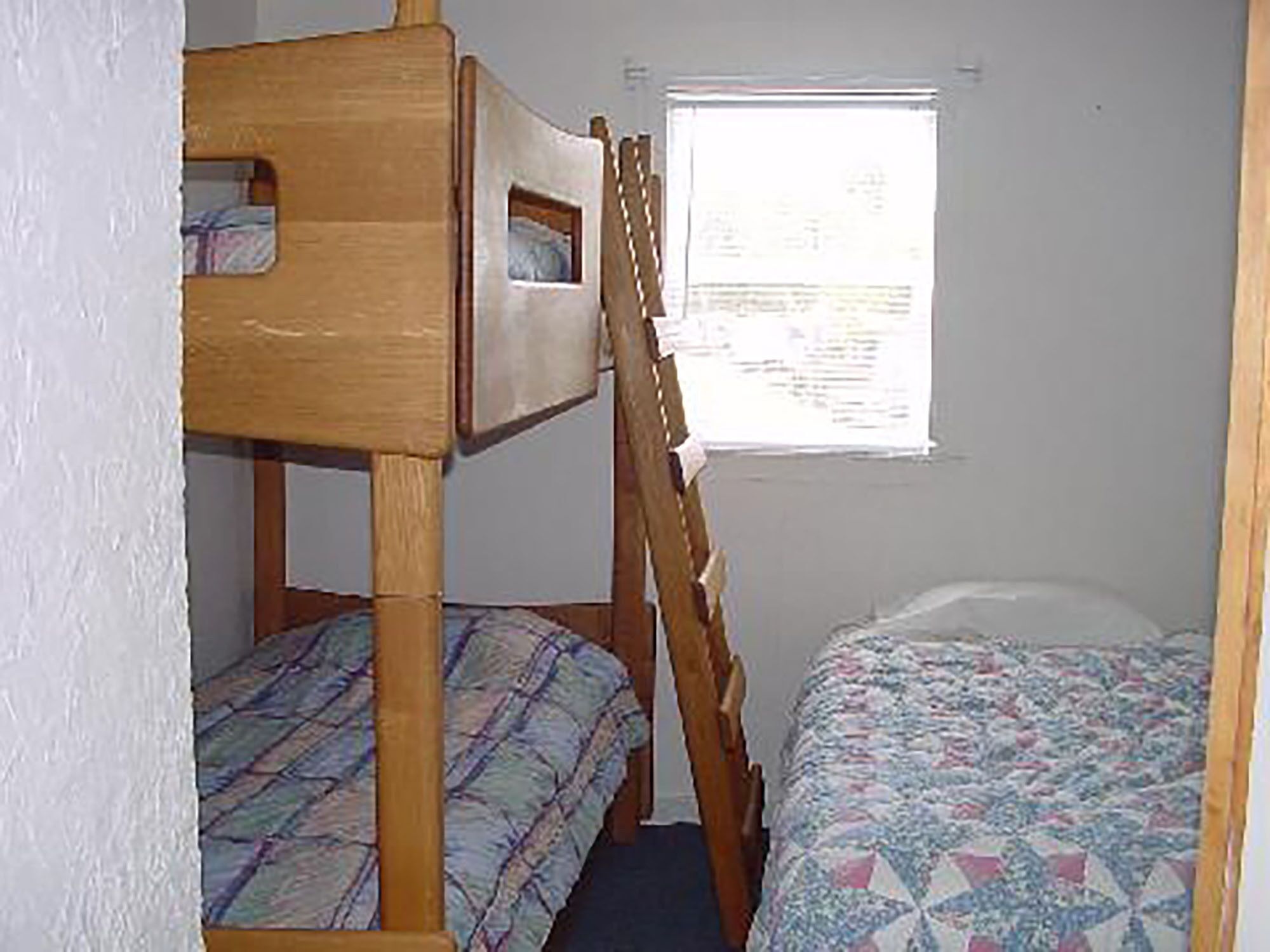 Quiet & serene, steps to the water, swimming, fishing, hiking, nature all around