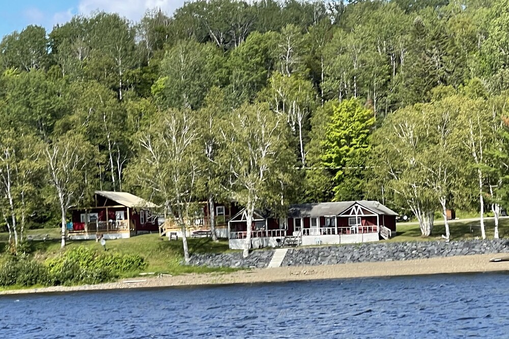 Quiet & serene, steps to the water, swimming, fishing, hiking, nature all around