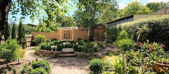 Gladstone House - quaint and short walk into town
