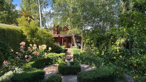 Gladstone House - quaint and short walk into town