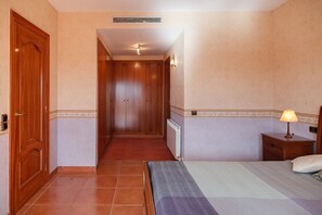 3 chambres, fer et planche Ă repasser, accĂšs au Wi-Fi (inclus)