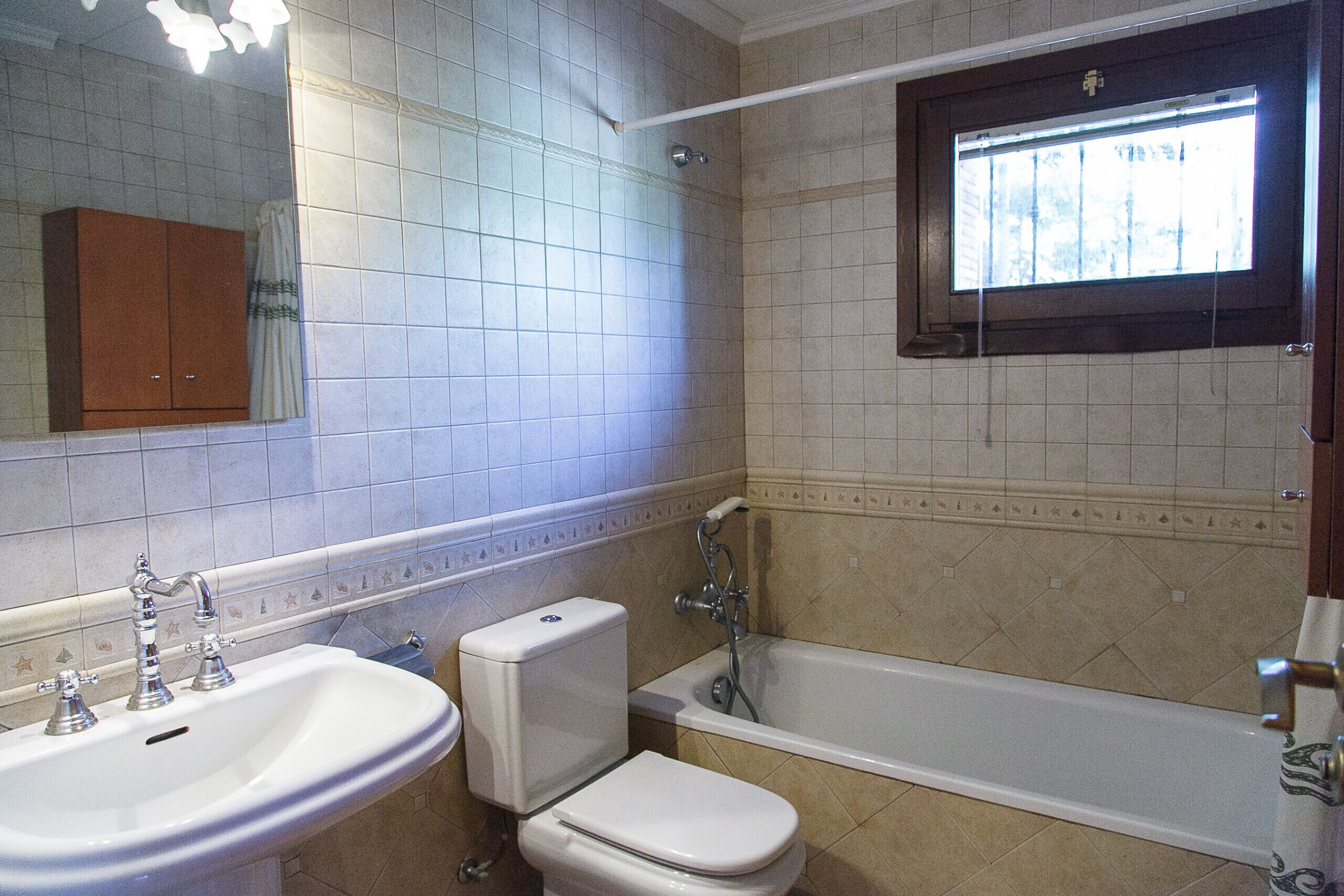 A bathroom with a sink, toilet, and bathtub.