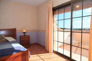 3 camere, ferro/asse da stiro, Wi-Fi gratuito, lenzuola