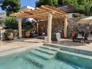 حمّام سباحة خارجي