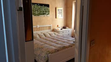 2 bedrooms, bed sheets
