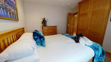 1 bedroom, desk, iron/ironing board, WiFi