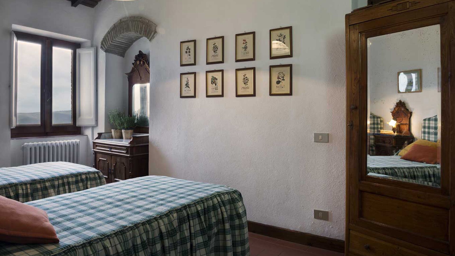 HOLIDAYS IN AN ANCIENT TUSCAN FARM - LA PERGOLA