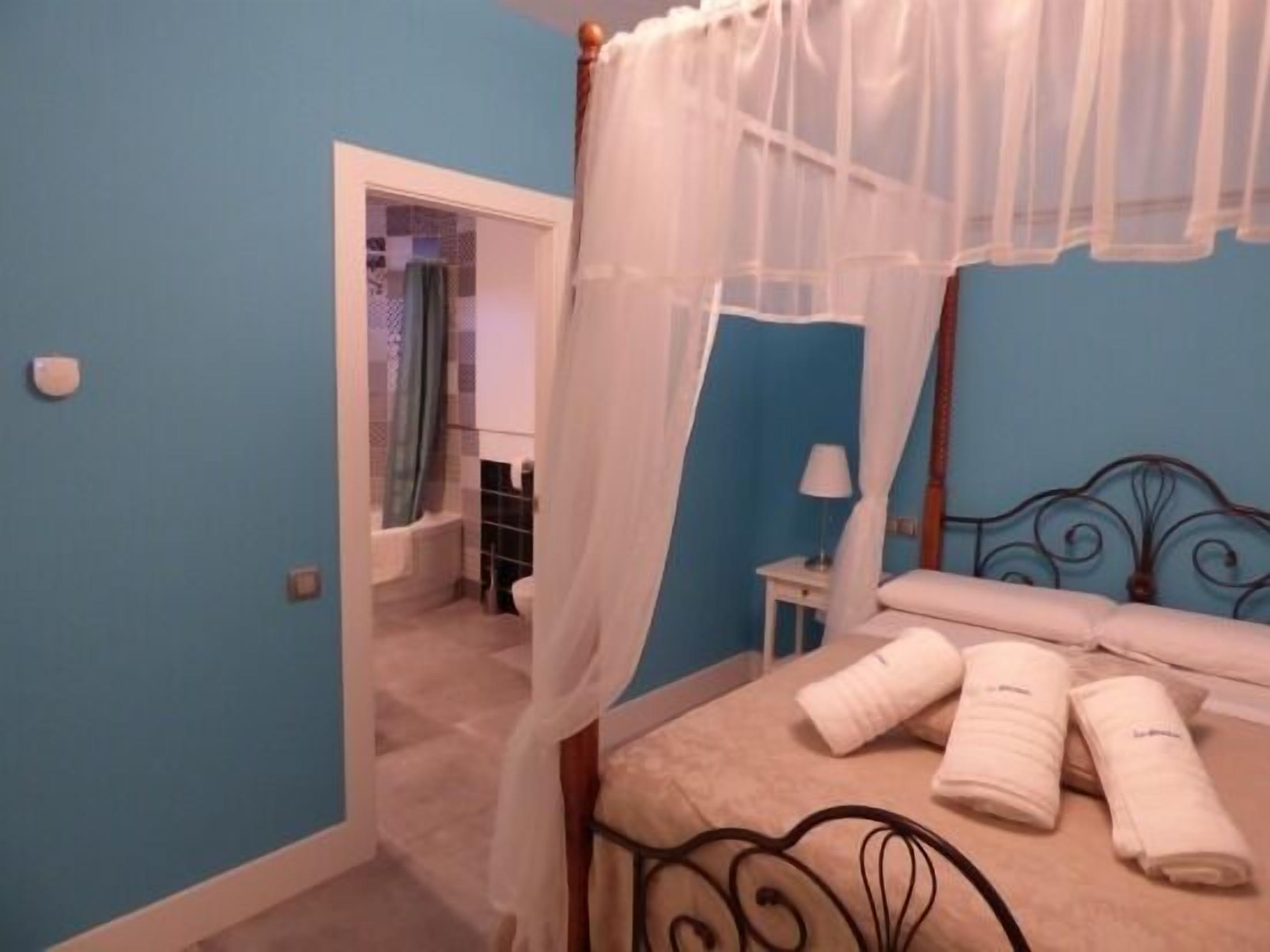 Self catering La Alvardana for 6 people